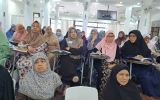 Sedang Kyusuk Mendengar Penerangan Ustaz